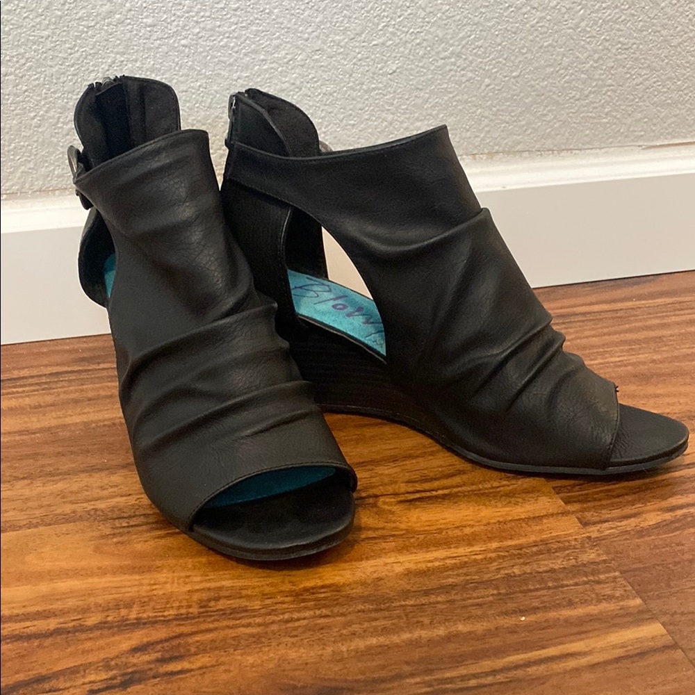 Blowfish Black Wedge Sandals with Ruched Design